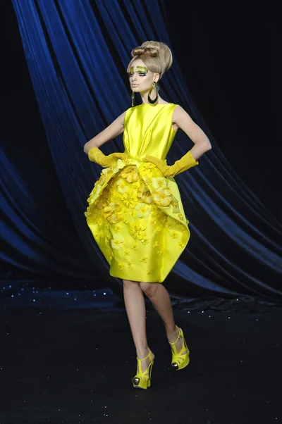 Look 3